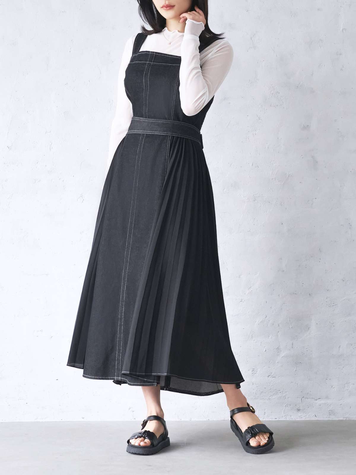 【販売休止】サイドプリーツデニムジャンパースカート：ブラック