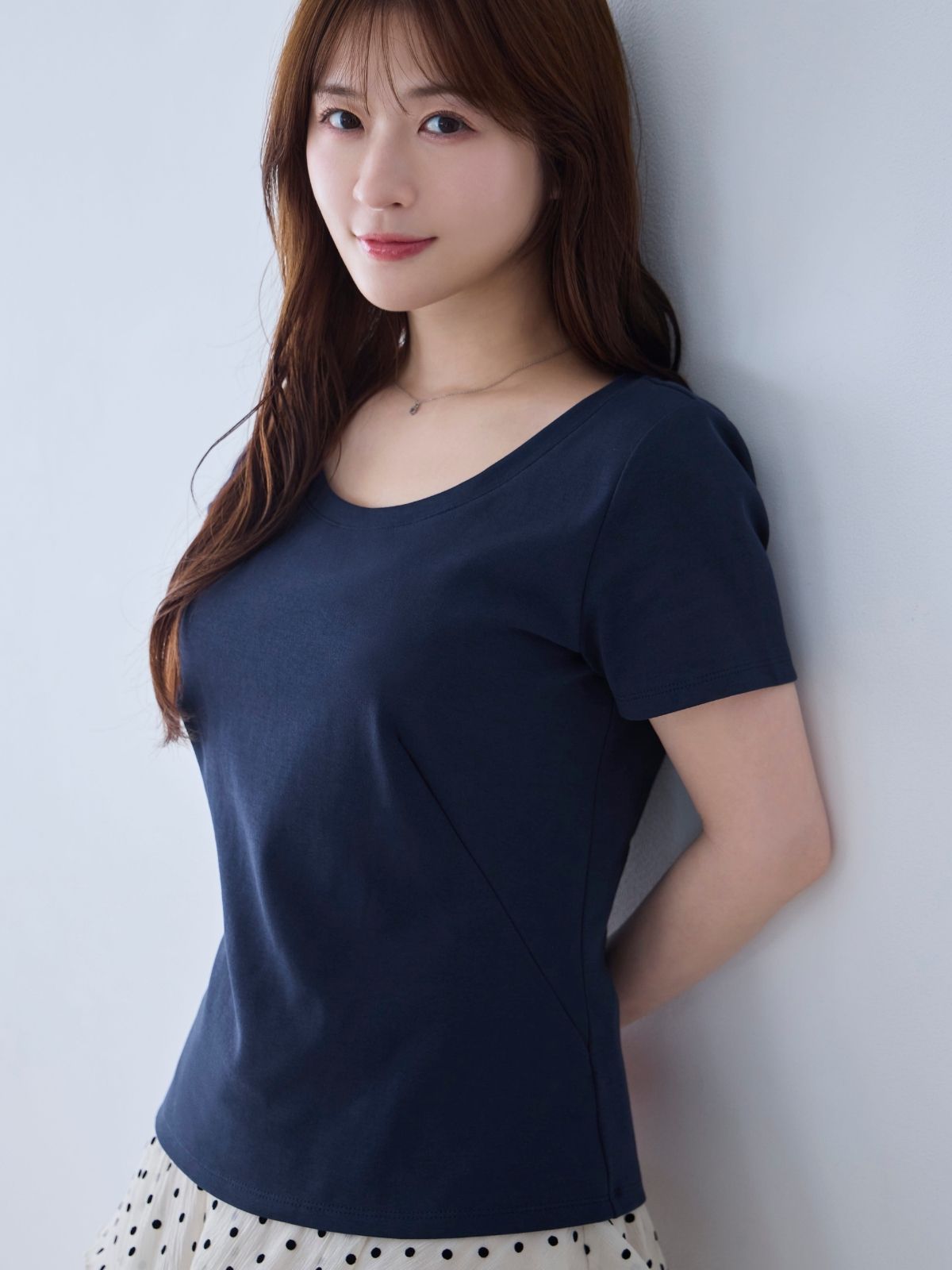 ベーシックラウンドネックTシャツ 26SS：ネイビー│胸が大きな女性の
