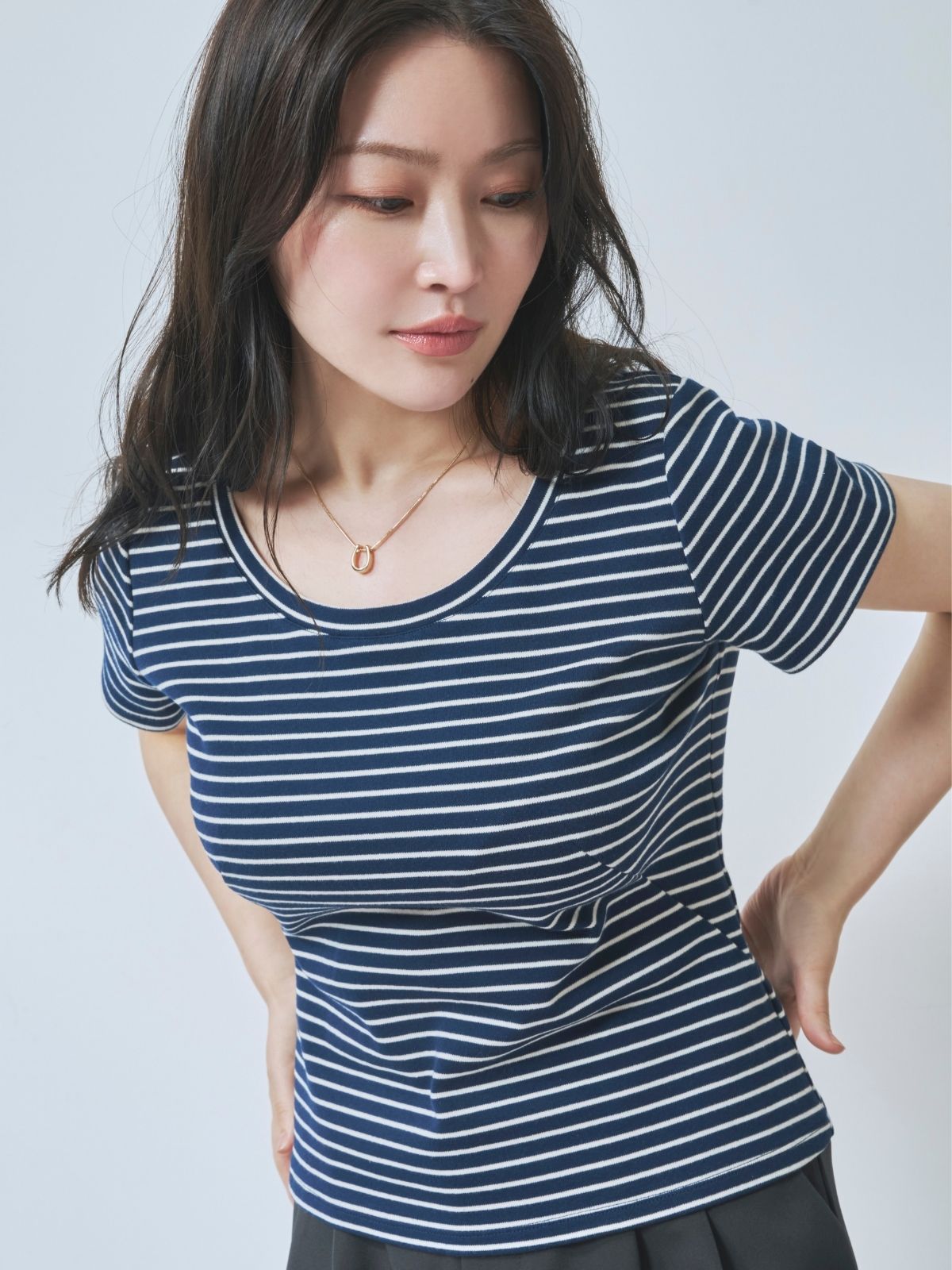 ボーダーベーシックラウンドネックTシャツ：ワイドネイビー│胸が