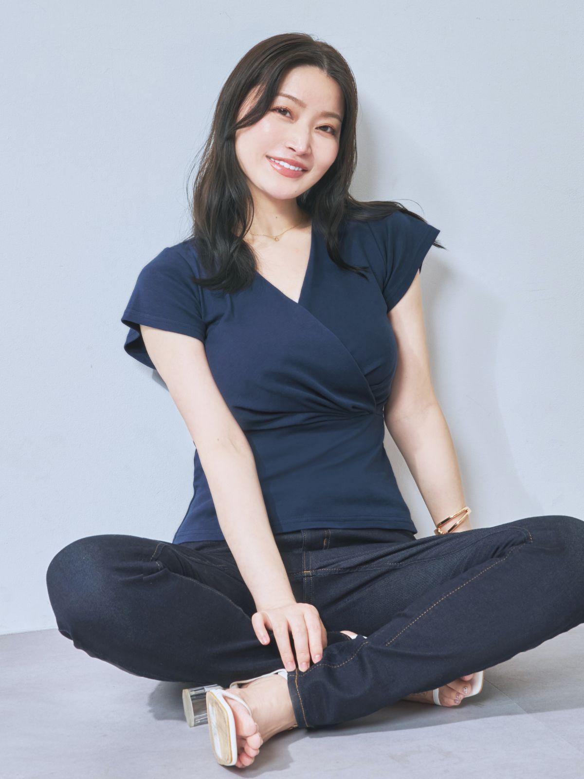с*х様 抽象画 女性のシルエット ネイビーフレーム付き 747800017_003.jpg
