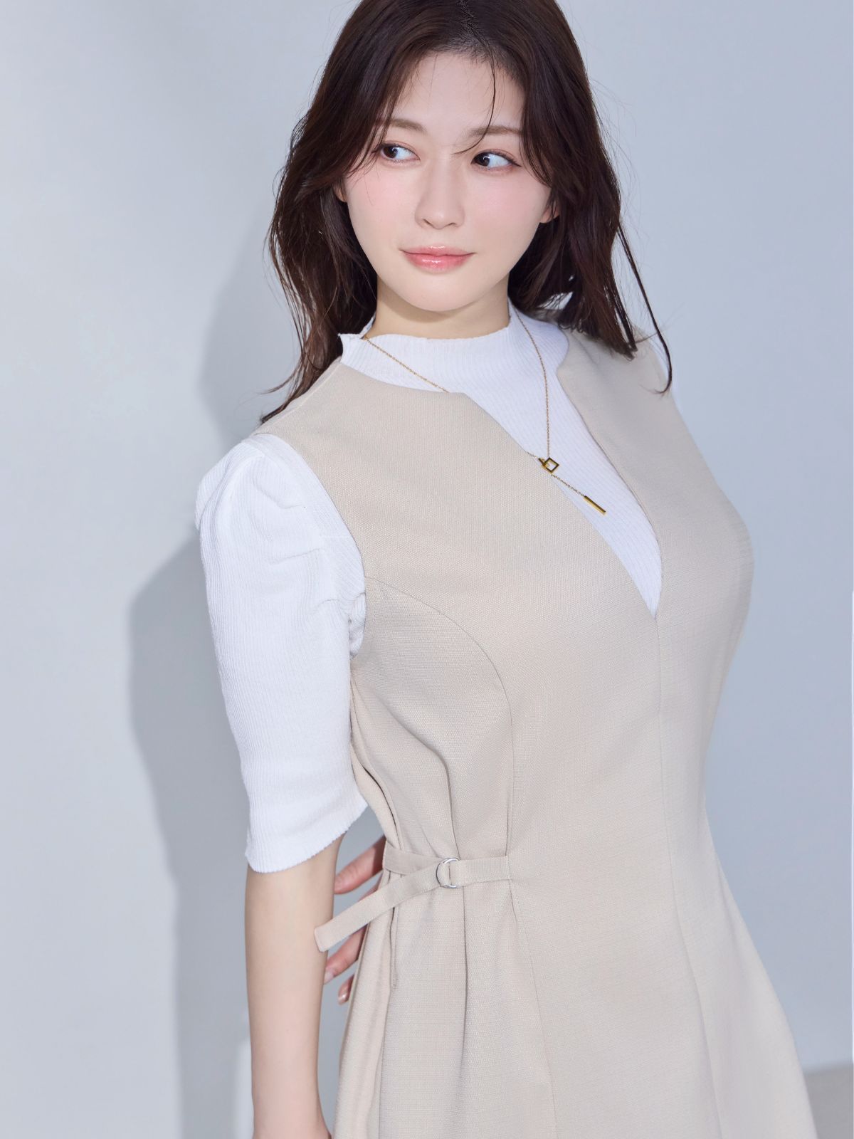 ポリニージャンパースカート：エクリュ│胸が大きな女性のための