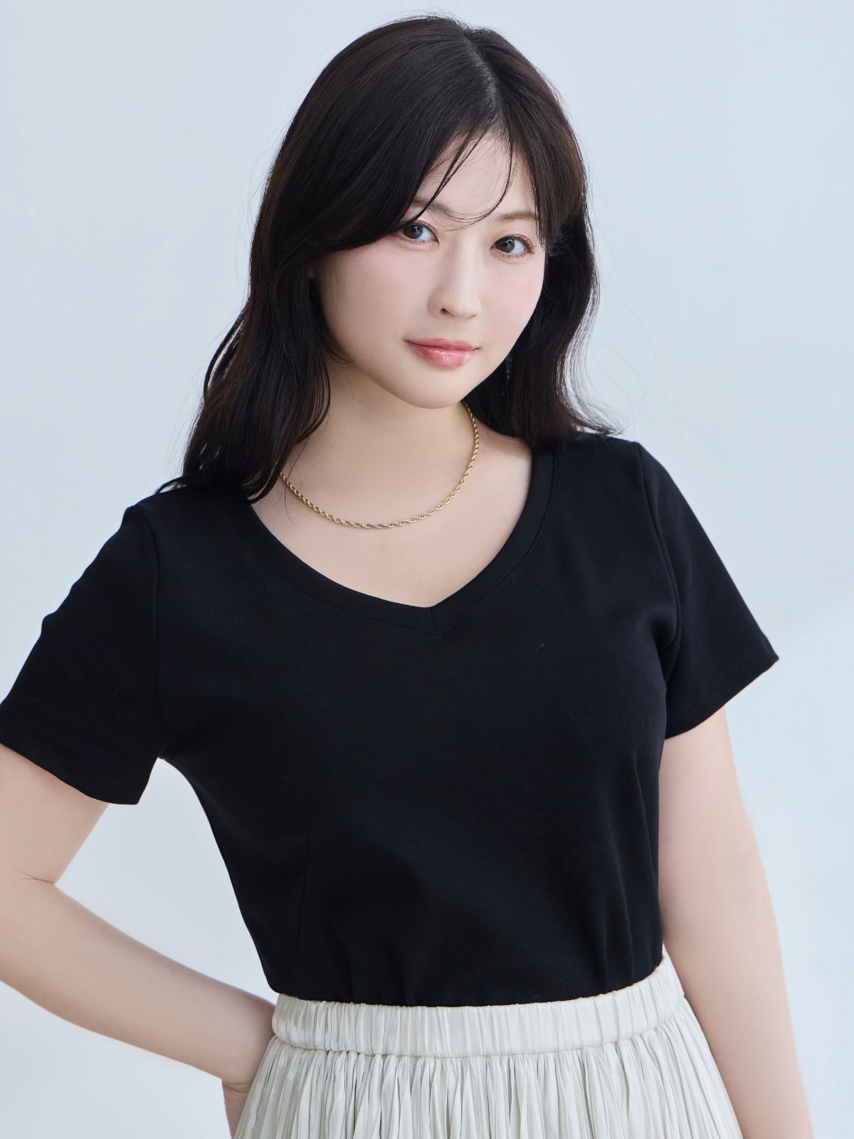 overE Vネックカットソー 3枚セット ベーシックVネックTシャツ 26SS：ブラック│胸が大きな女性のための