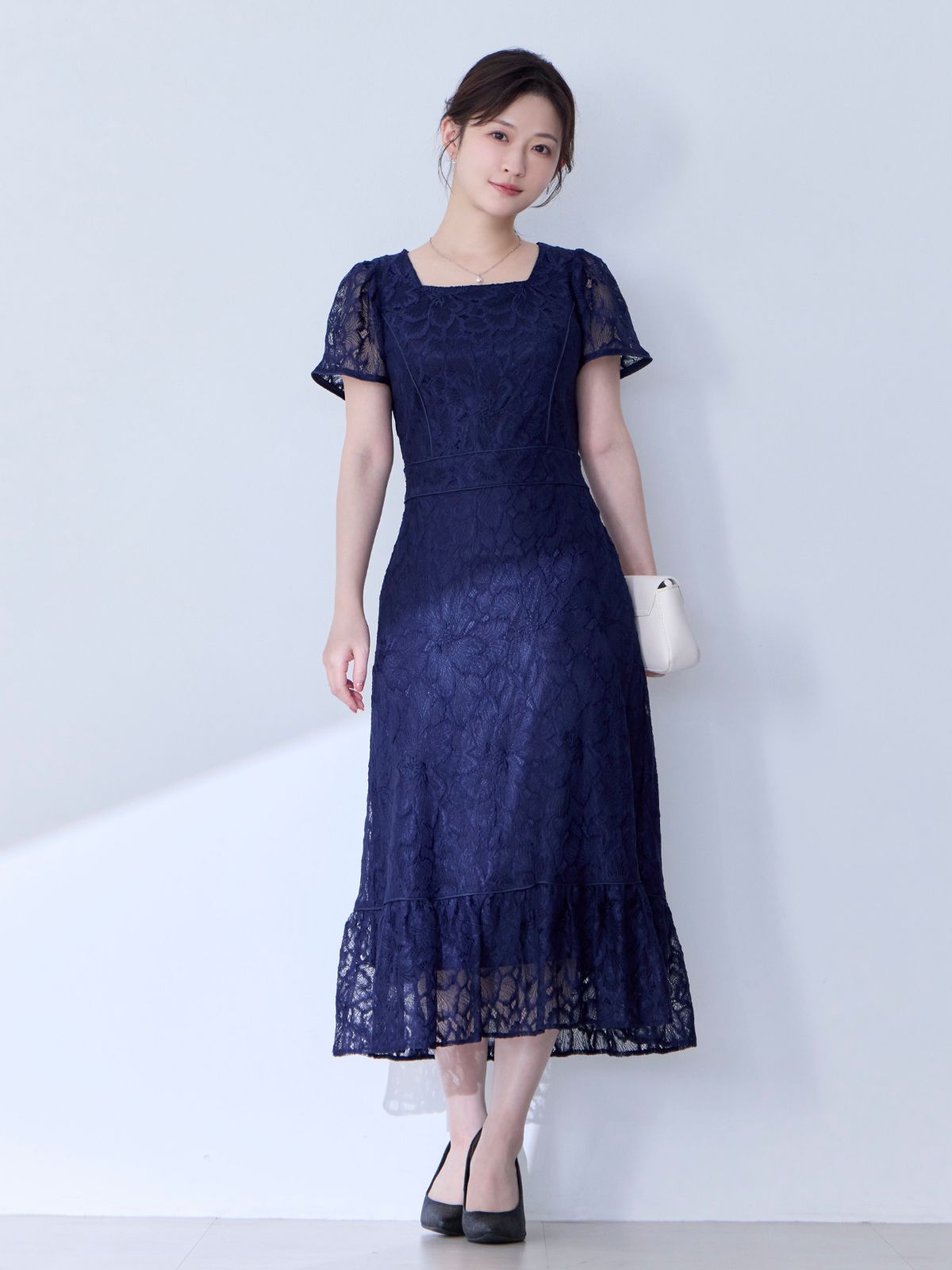 一回のみ着用　overeワンピース レースパイピングワンピース 25AW：ネイビー│胸が大きな女性の