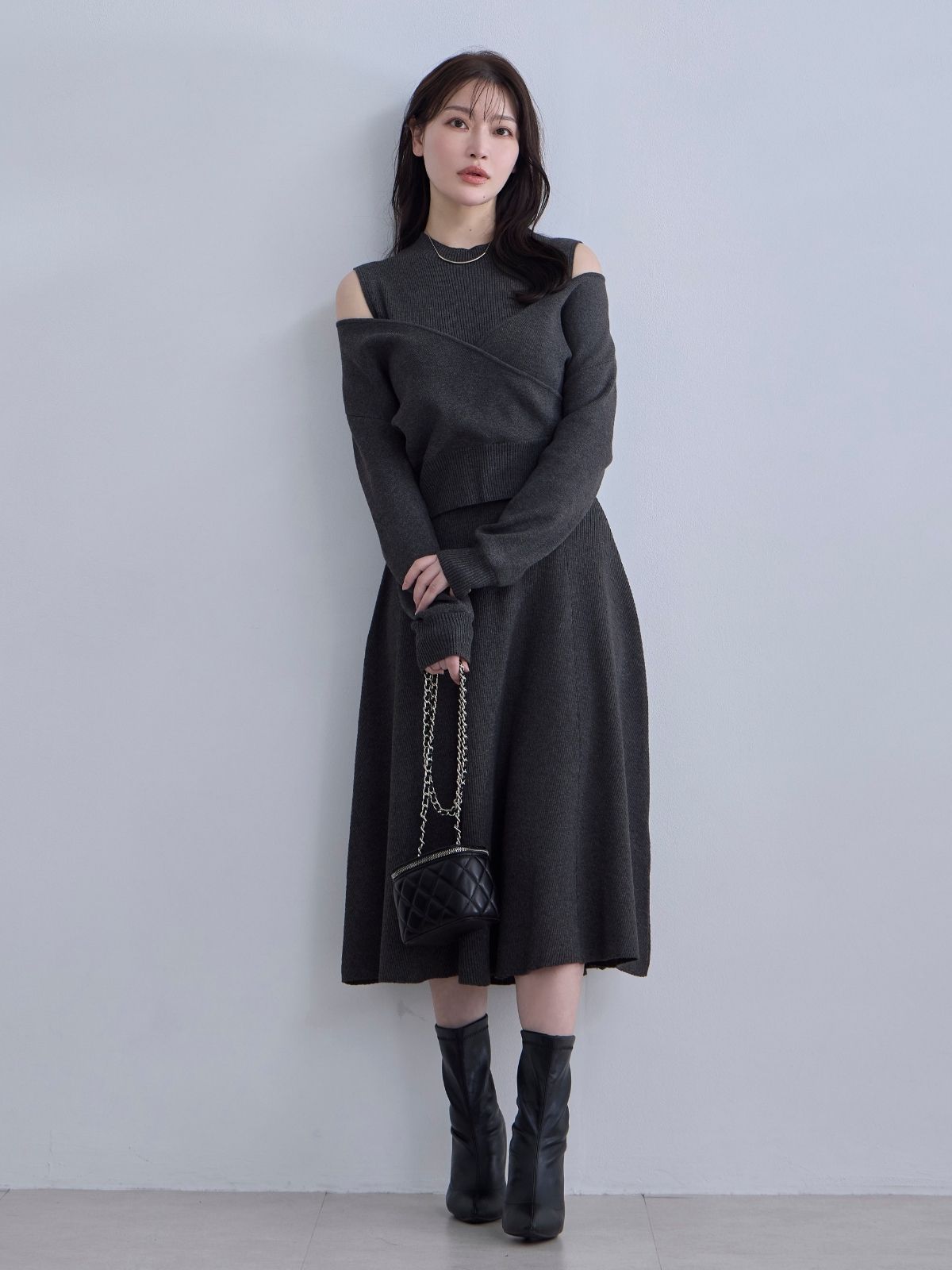 『極美品』かぐれ　クルーネックニットワンピース　2023AW ダークグレー 極美品』かぐれ クルーネックニットワンピース 2023AW ダークグレー