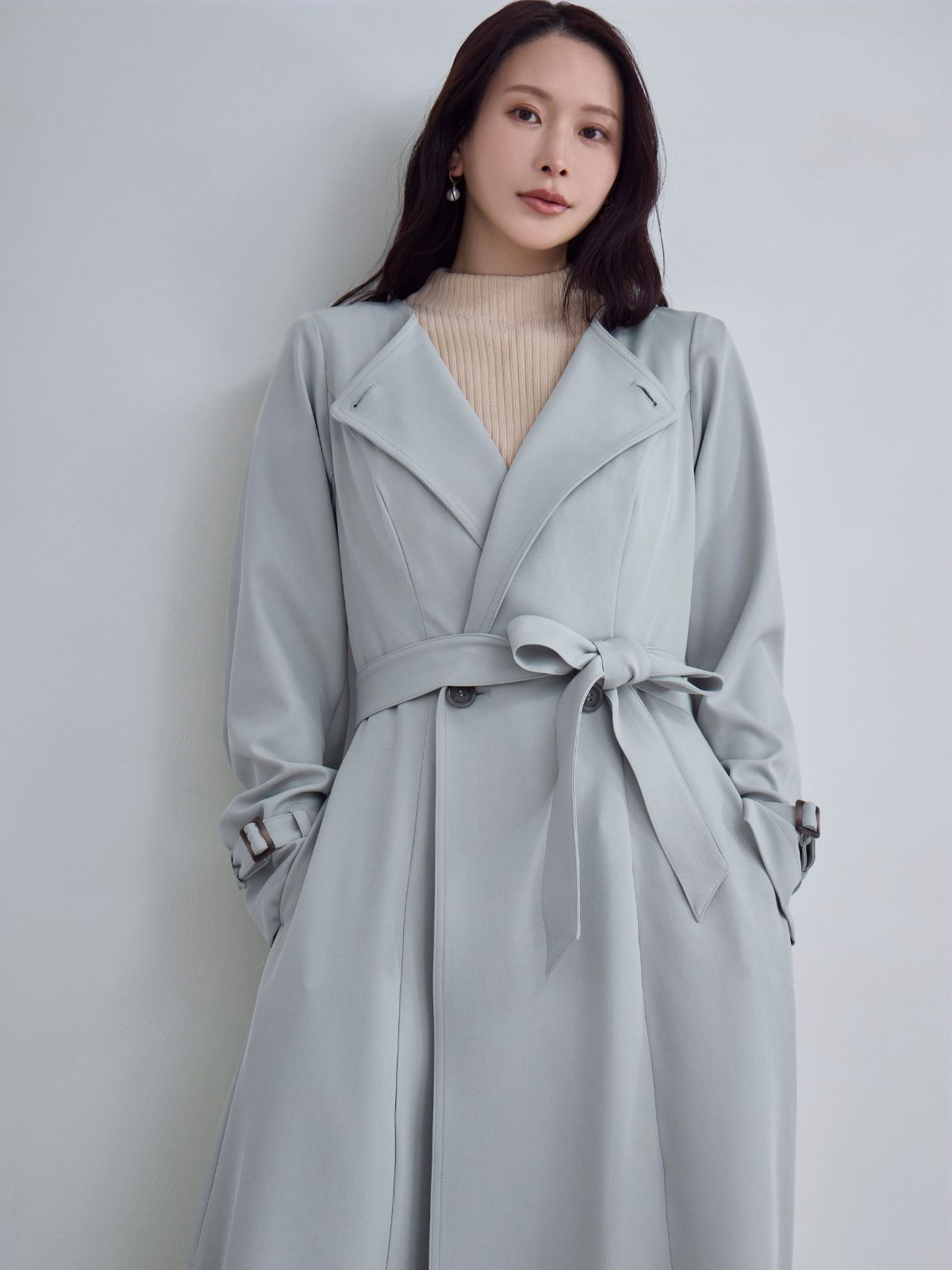 2wayノーカラートレンチコート26SS：アイスグレー│胸が大きな女性の