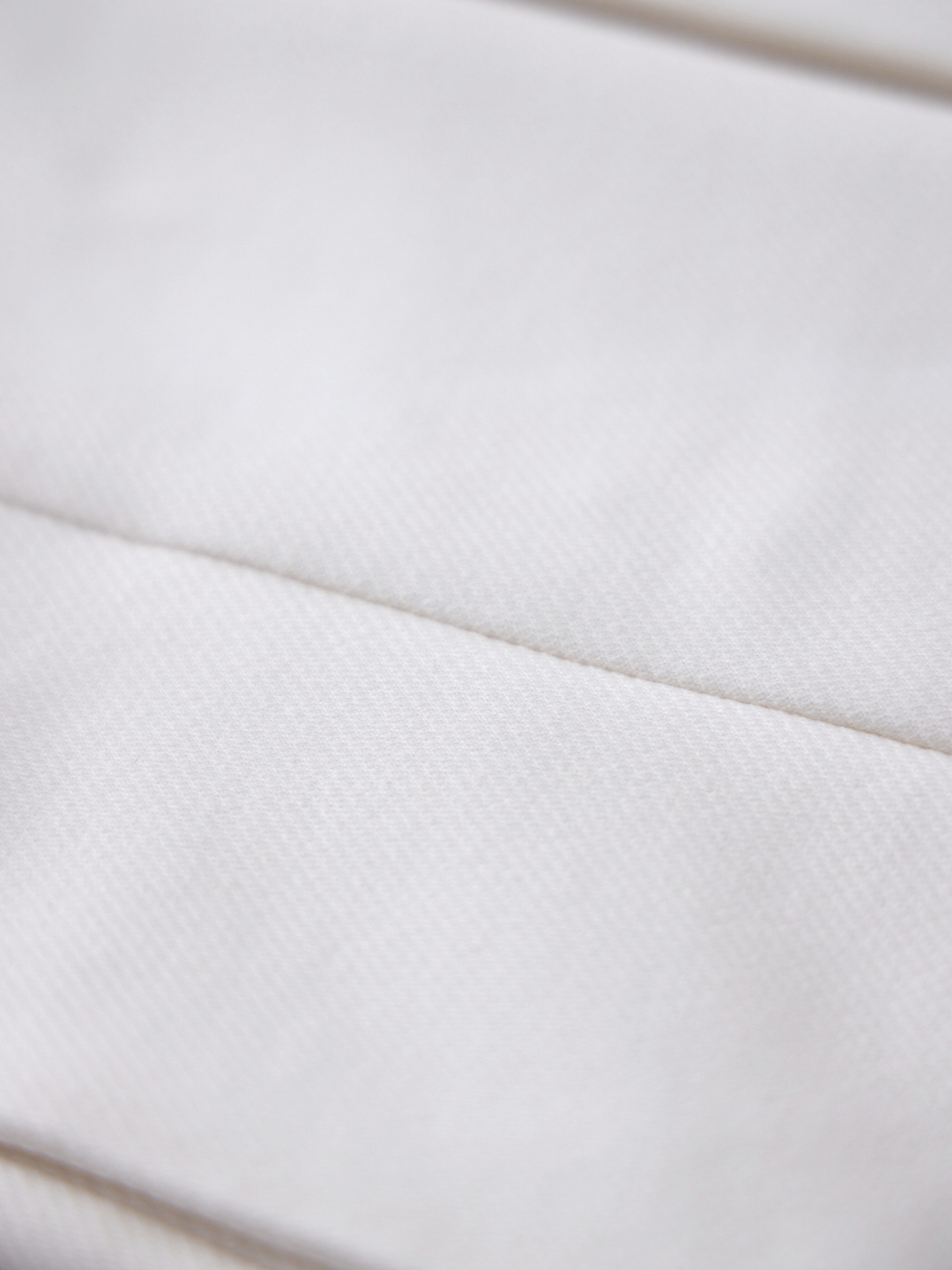 ソフトダンボールパーカー：ホワイト│胸が大きな女性のための