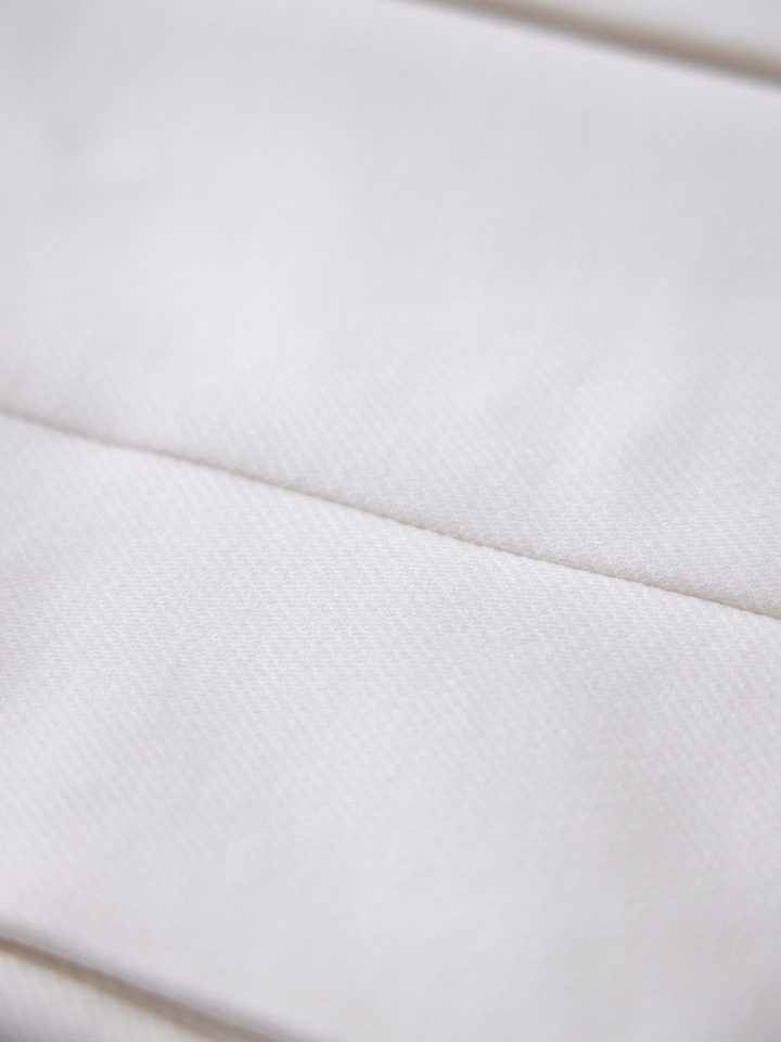 ソフトダンボールパーカー：ホワイト│胸が大きな女性のための