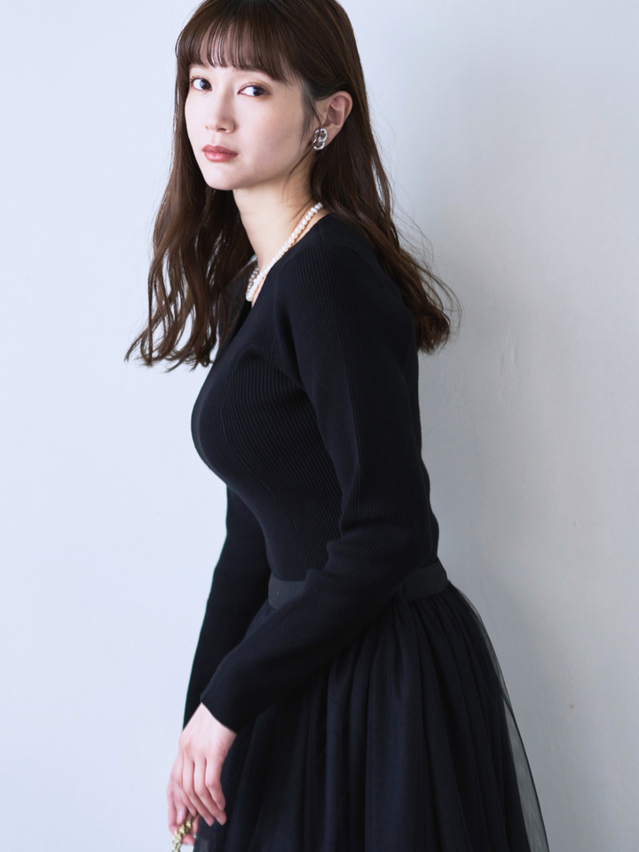 overE ラメ入りサマーVネックパネルニット：ブラック Vネックパネルニット：ブラック│胸が大きな女性のための