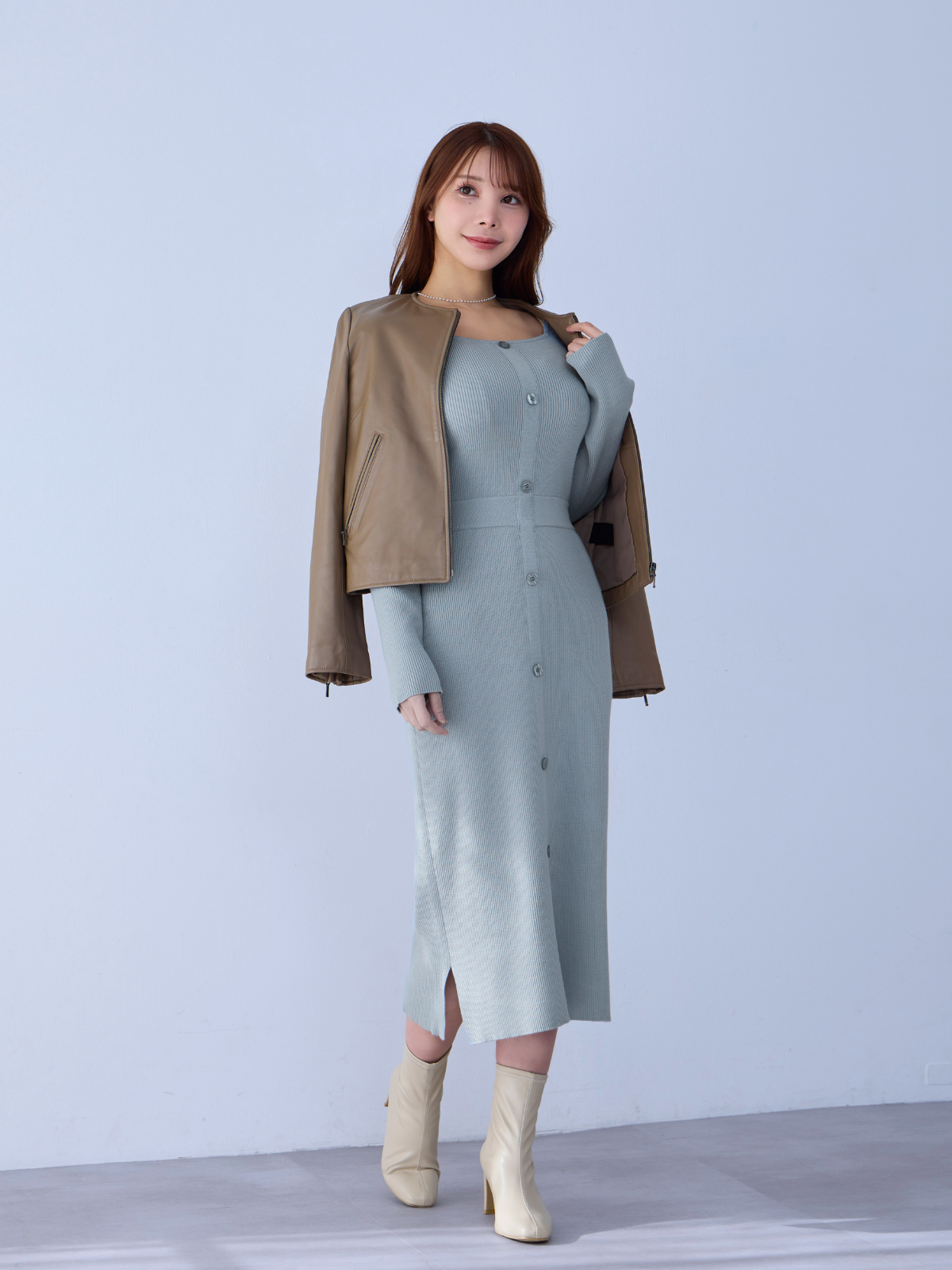 タイト風フロントボタンリブニットワンピース タイト風フロントボタンリブニットワンピース