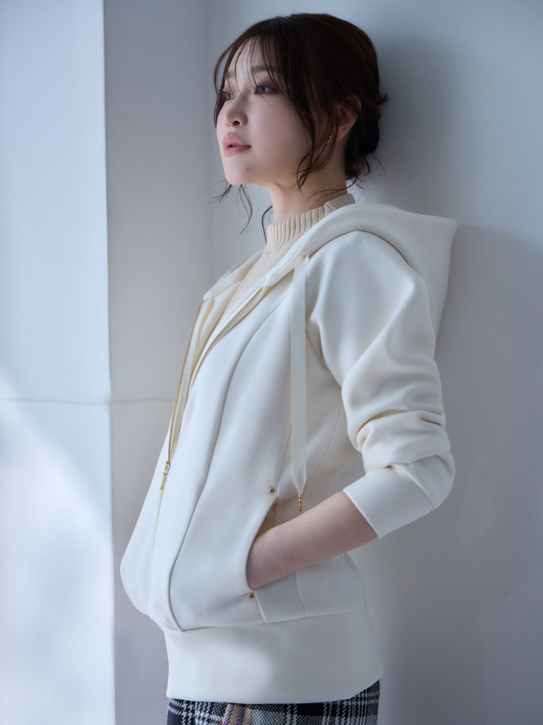 ソフトダンボールパーカー：ホワイト│胸が大きな女性のための