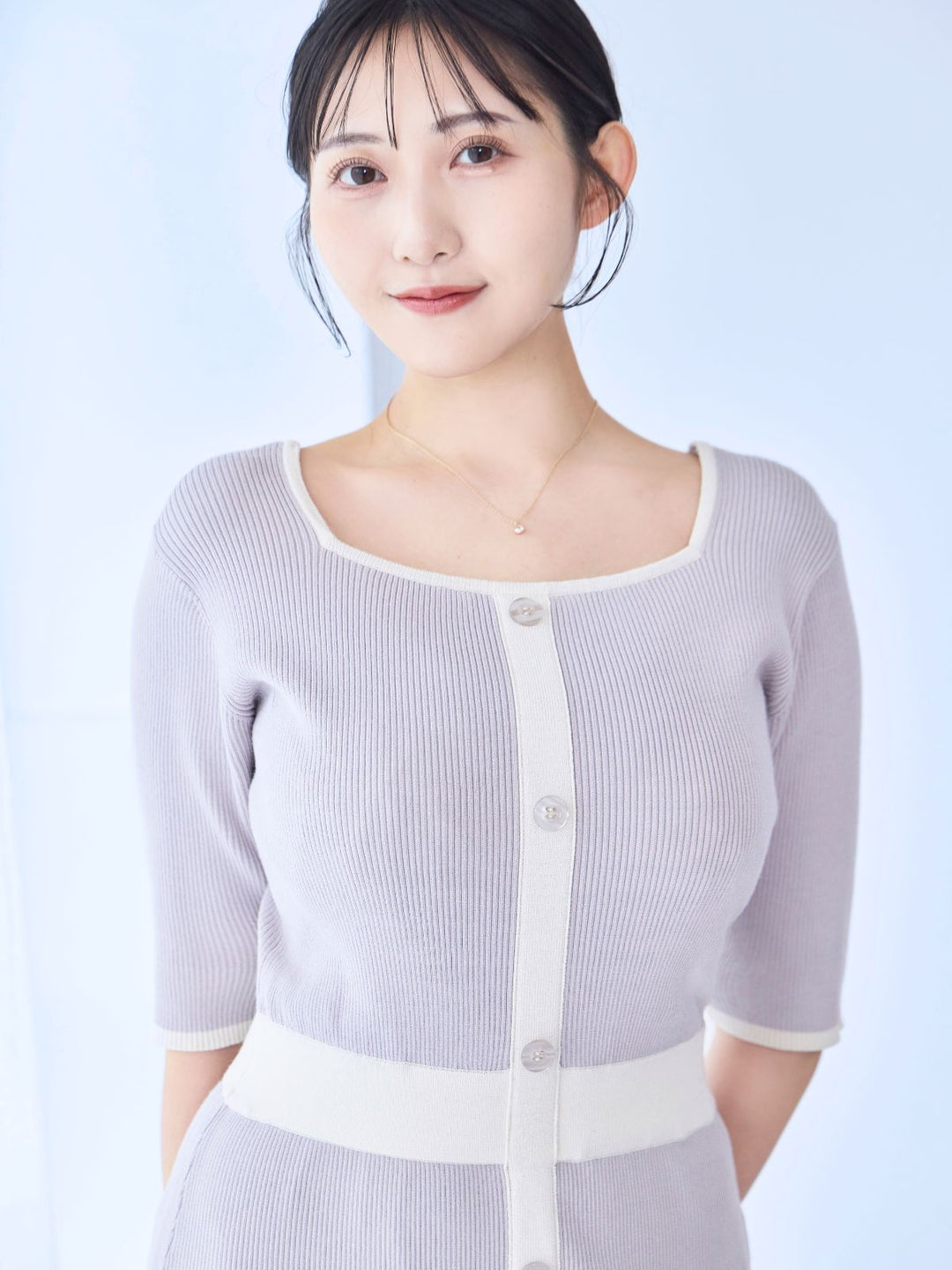 極美品 overE フロントボタンリブニットワンピース 90 アッシュラベンダー タイト風フロントボタンリブニットワンピース：スモーキーブルー
