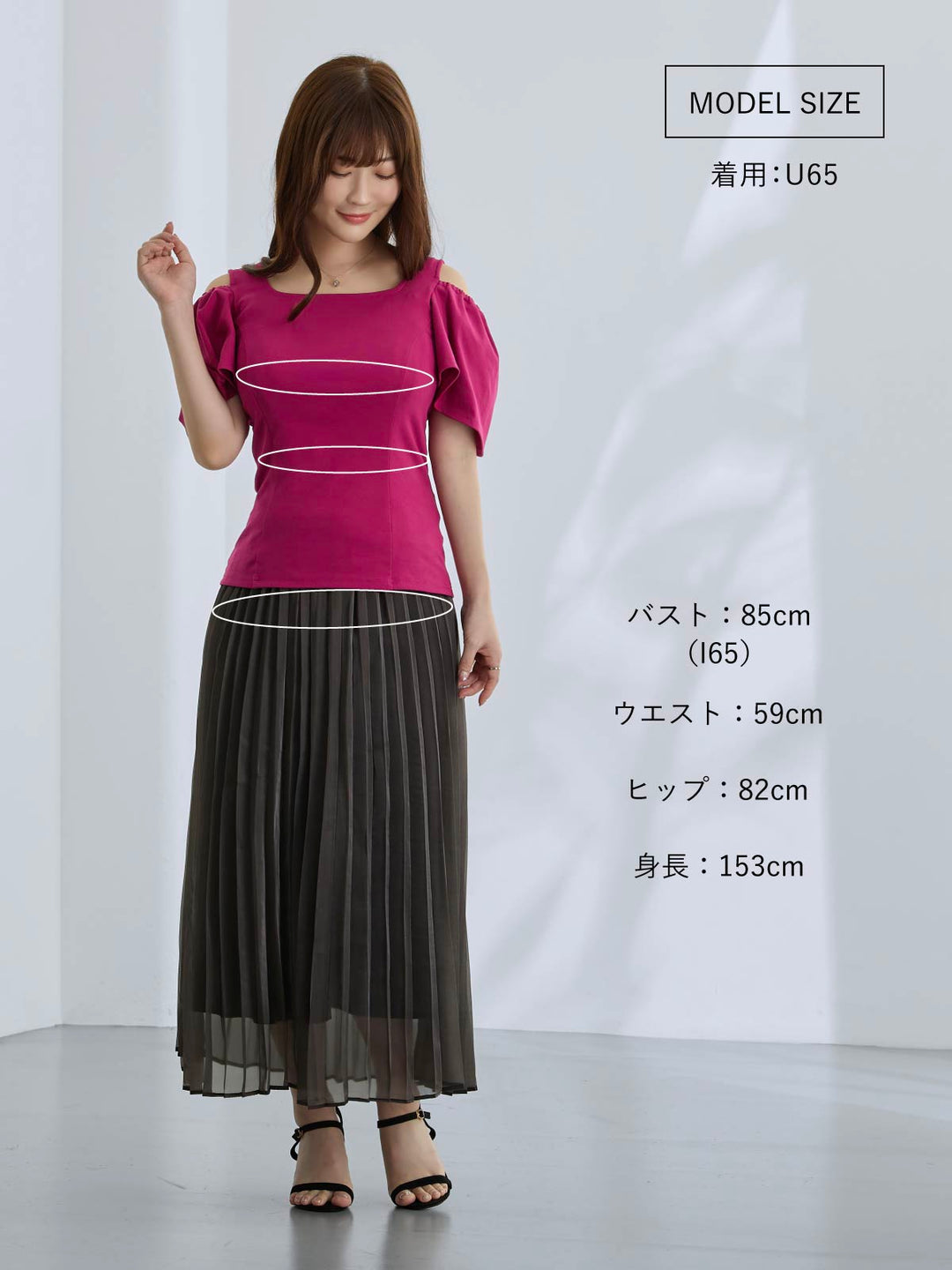 オープンショルダーカットソー：チャコール│胸が大きな女性の