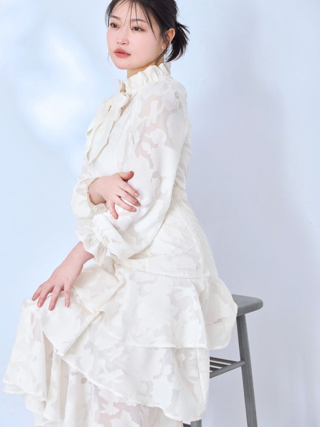 リボンが取り外せるシアージャカードティアードワンピース：オフ