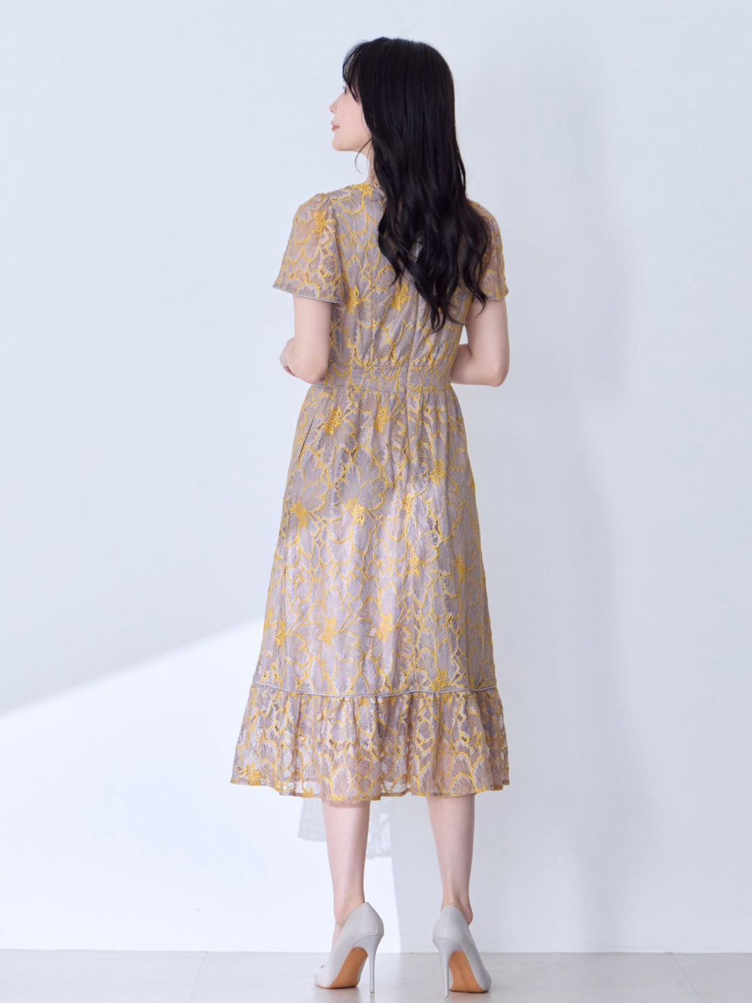 レースパイピングワンピース 25AW：イエロー│胸が大きな女性のための