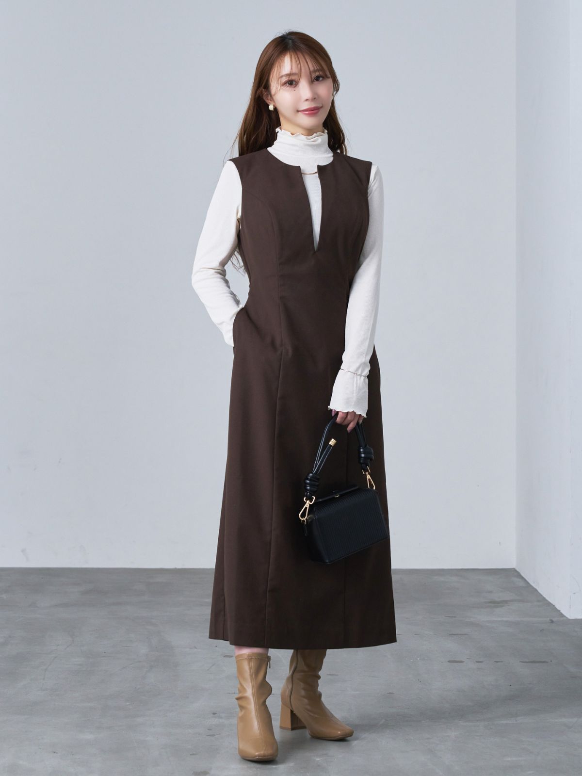 キーネックジャンパースカート：ダークブラウン[102サイズ対応/Sサイズ対応]