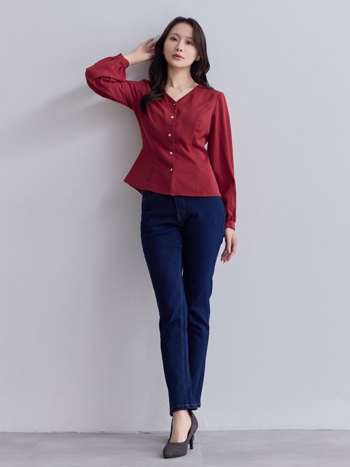 [10/23 22:00発売 期間限定 300円OFF] Vネック前開きブラウス 25AW：ルージュ[102サイズ対応/入荷次第発送]