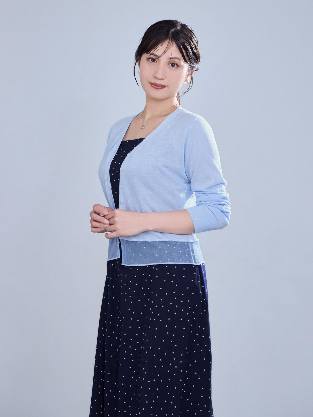 UVカット裾シアーサマーカーディガン：ペールブルー│胸が大きな女性の