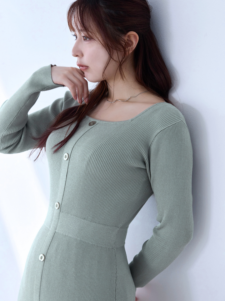 タイト風フロントボタンリブニットワンピース:スモーキーグリーン│胸 タイト風フロントボタンリブニットワンピース:スモーキーグリーン│胸