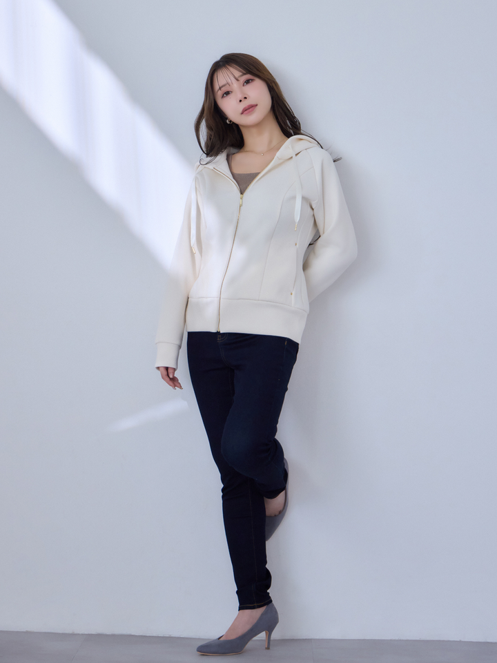 ソフトダンボールパーカー：ホワイト│胸が大きな女性のための