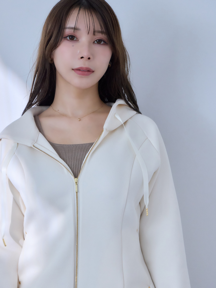 ソフトダンボールパーカー：ホワイト│胸が大きな女性のための