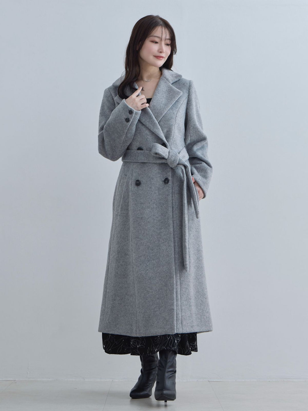 理想のチェスターコート 25AW：ライトグレー│胸が大きな女性のための