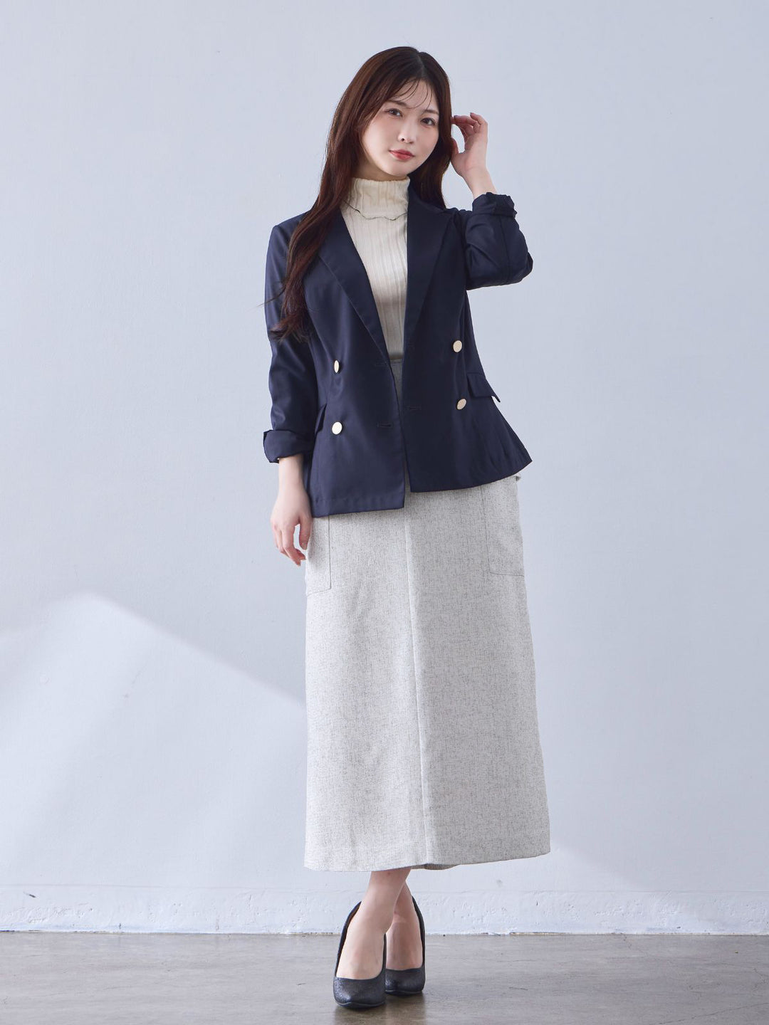 ツイードライクセミタイトスカート：ミックスホワイト│胸が大きな女性