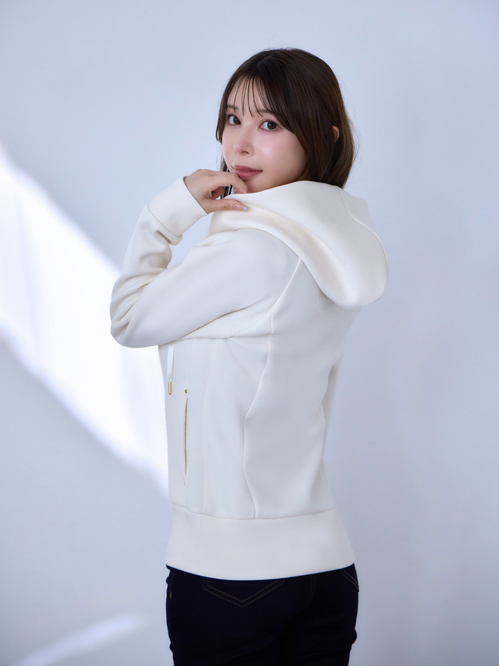 ソフトダンボールパーカー：ホワイト│胸が大きな女性のための