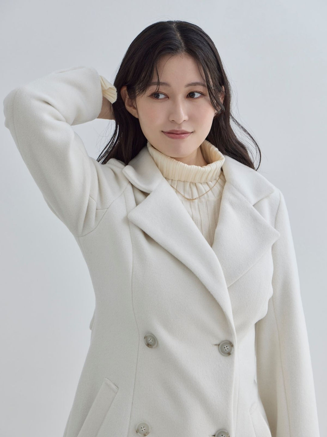 理想のチェスターコート 25AW：オフホワイト│胸が大きな女性のための