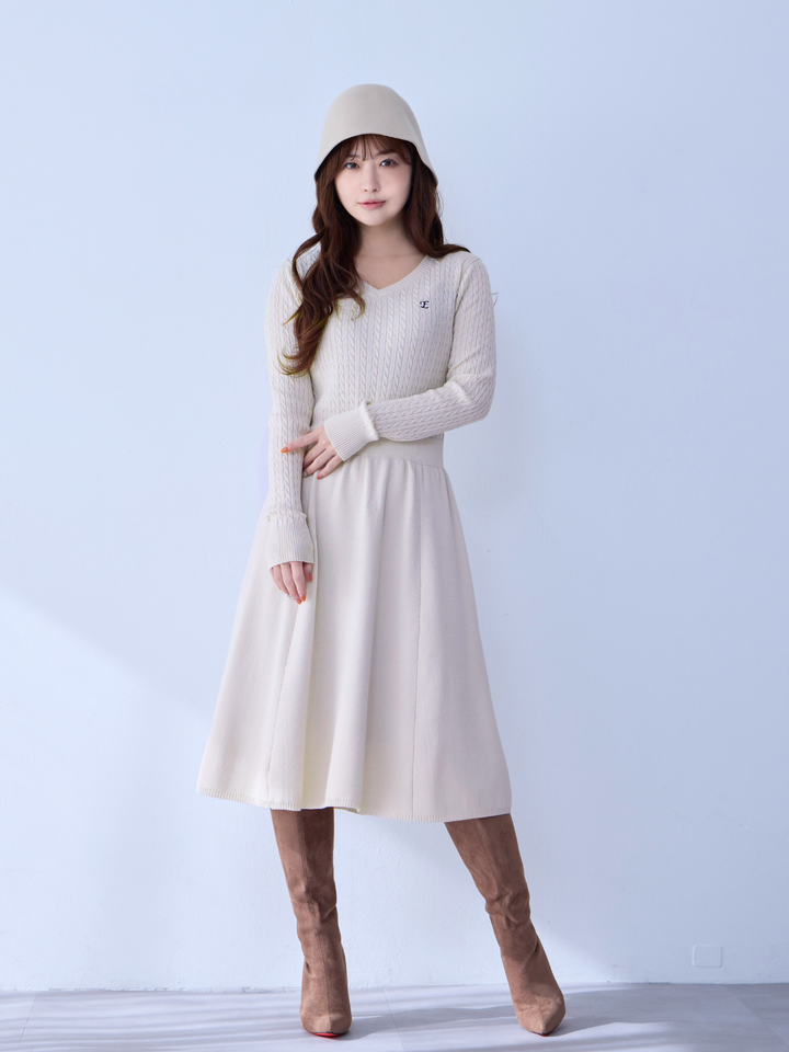 overE U90 ケーブルニットワンピース オーバーイー overE's HOLIDAY Aラインケーブルニットワンピース：オフホワイト│胸