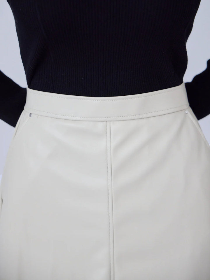 フェイクレザーセミフレアスカート：ココア│胸が大きな女性のための