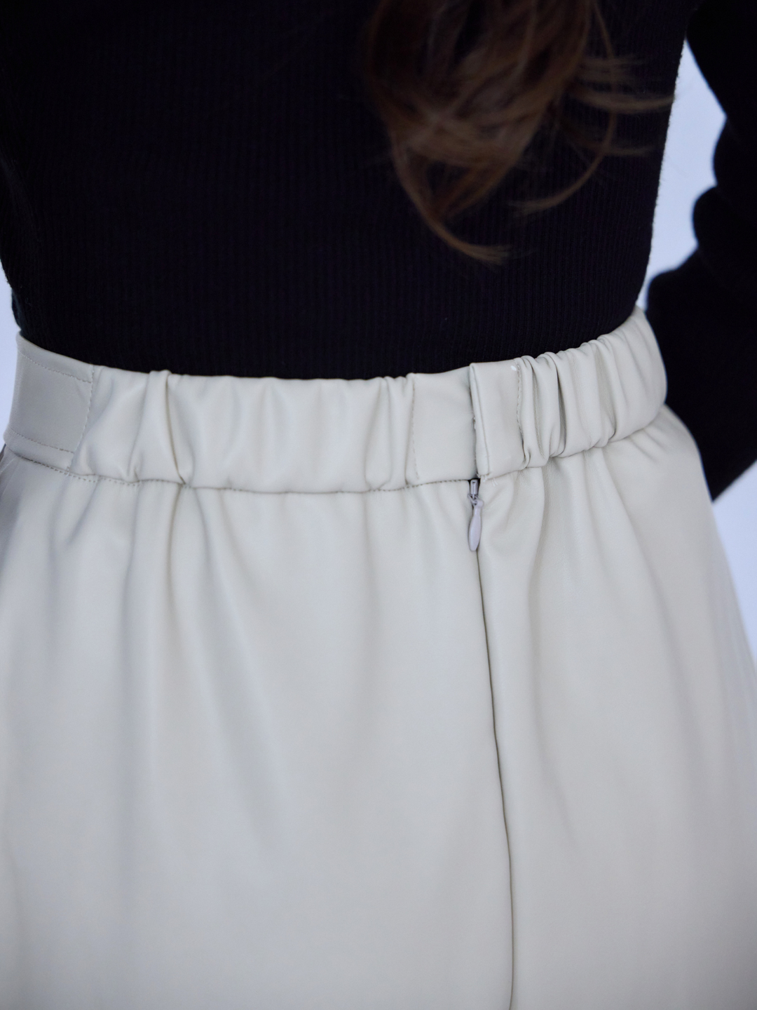 フェイクレザーセミフレアスカート：ココア│胸が大きな女性のための