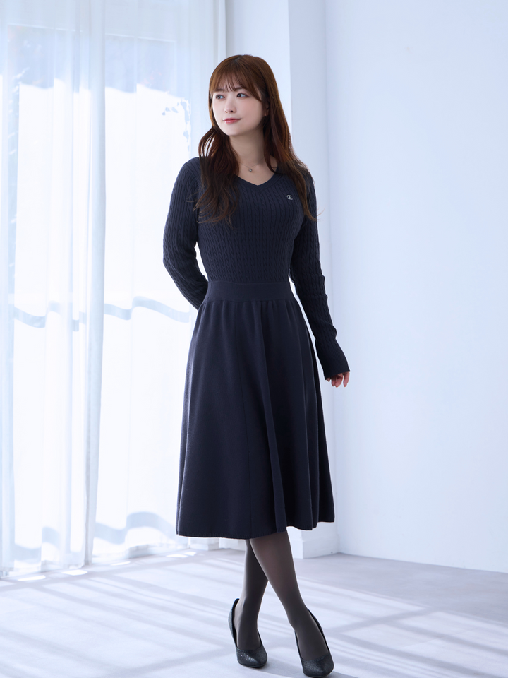 overE’s HOLIDAY Aラインケーブルニットワンピース overE's HOLIDAY Aラインケーブルニットワンピース：ペール