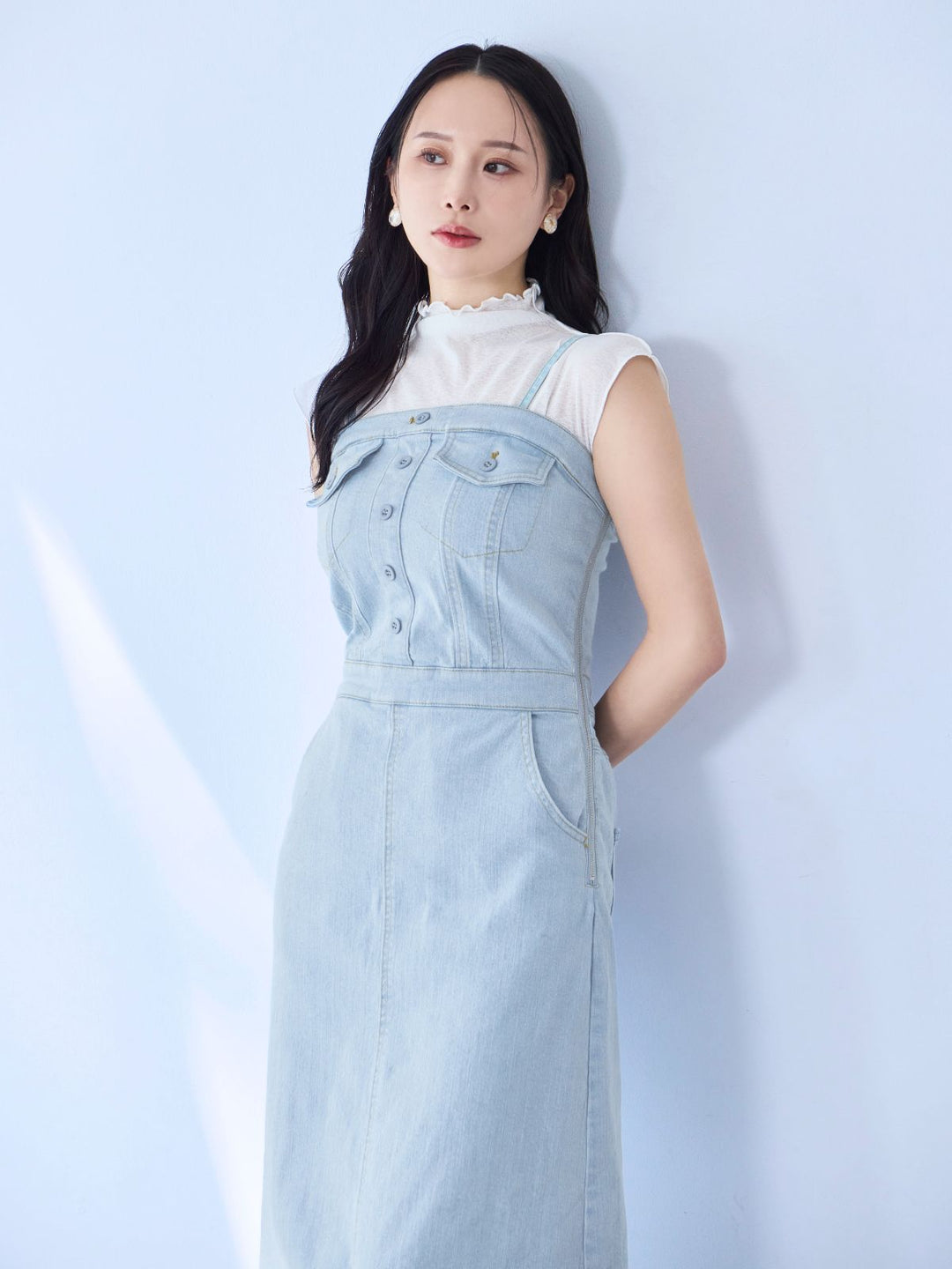 公式完売品☆overE 肩紐外せるストレッチデニムワンピース：ライトブルーu65 肩紐外せるストレッチデニムワンピース：ライトブルー│胸が