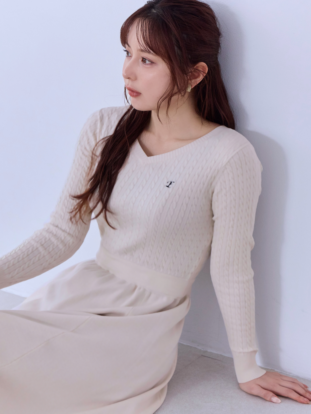 overE's HOLIDAY Aラインケーブルニットワンピース：オフホワイト│胸