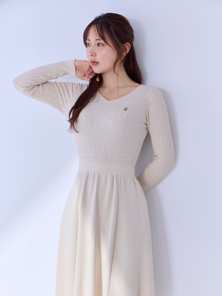 a*0様 overE’s HOLIDAY Aラインケーブルニットワンピース overE's HOLIDAY Aラインケーブルニットワンピース：オフ