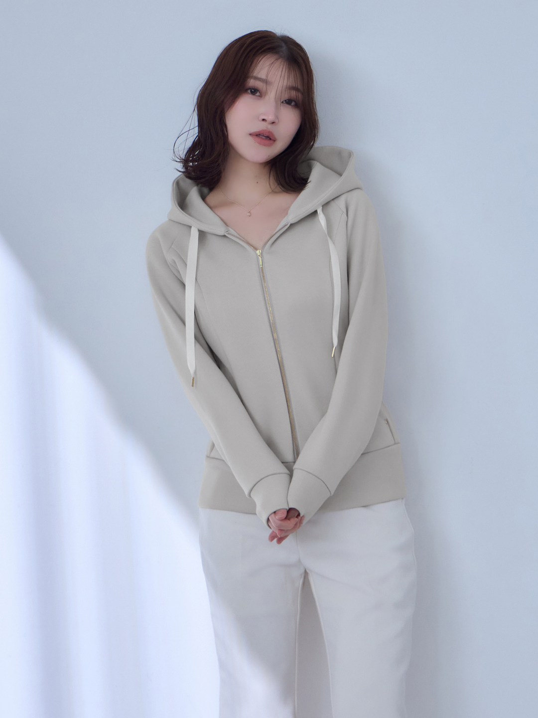 ソフトダンボールパーカー：エクリュ│胸が大きな女性のための