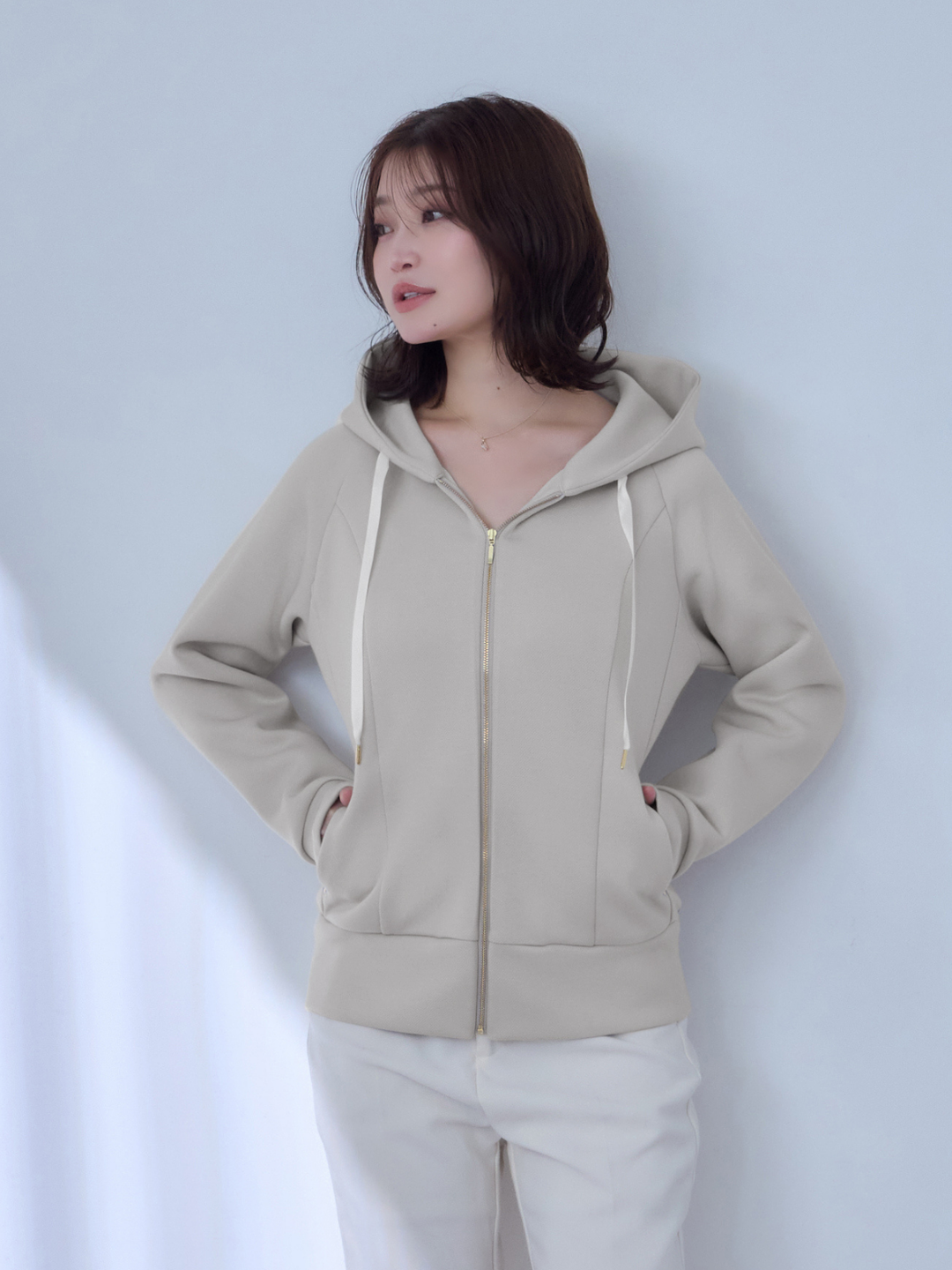 ソフトダンボールパーカー：エクリュ│胸が大きな女性のための