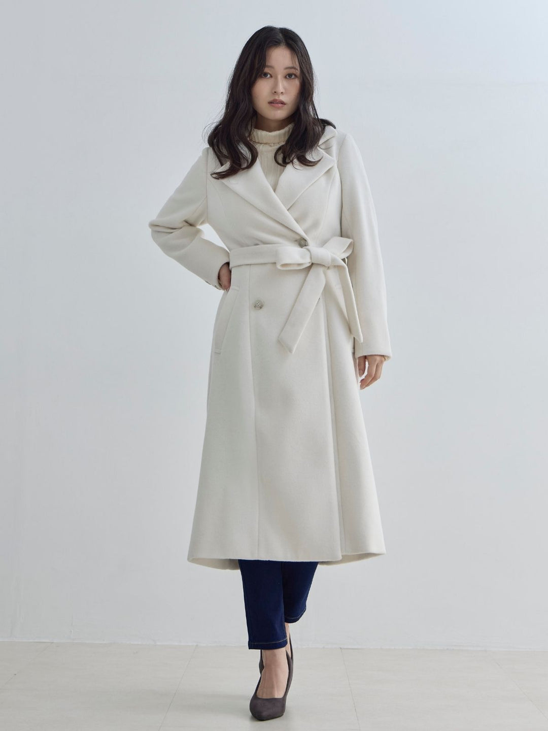 理想のチェスターコート 25AW：オフホワイト│胸が大きな女性のための