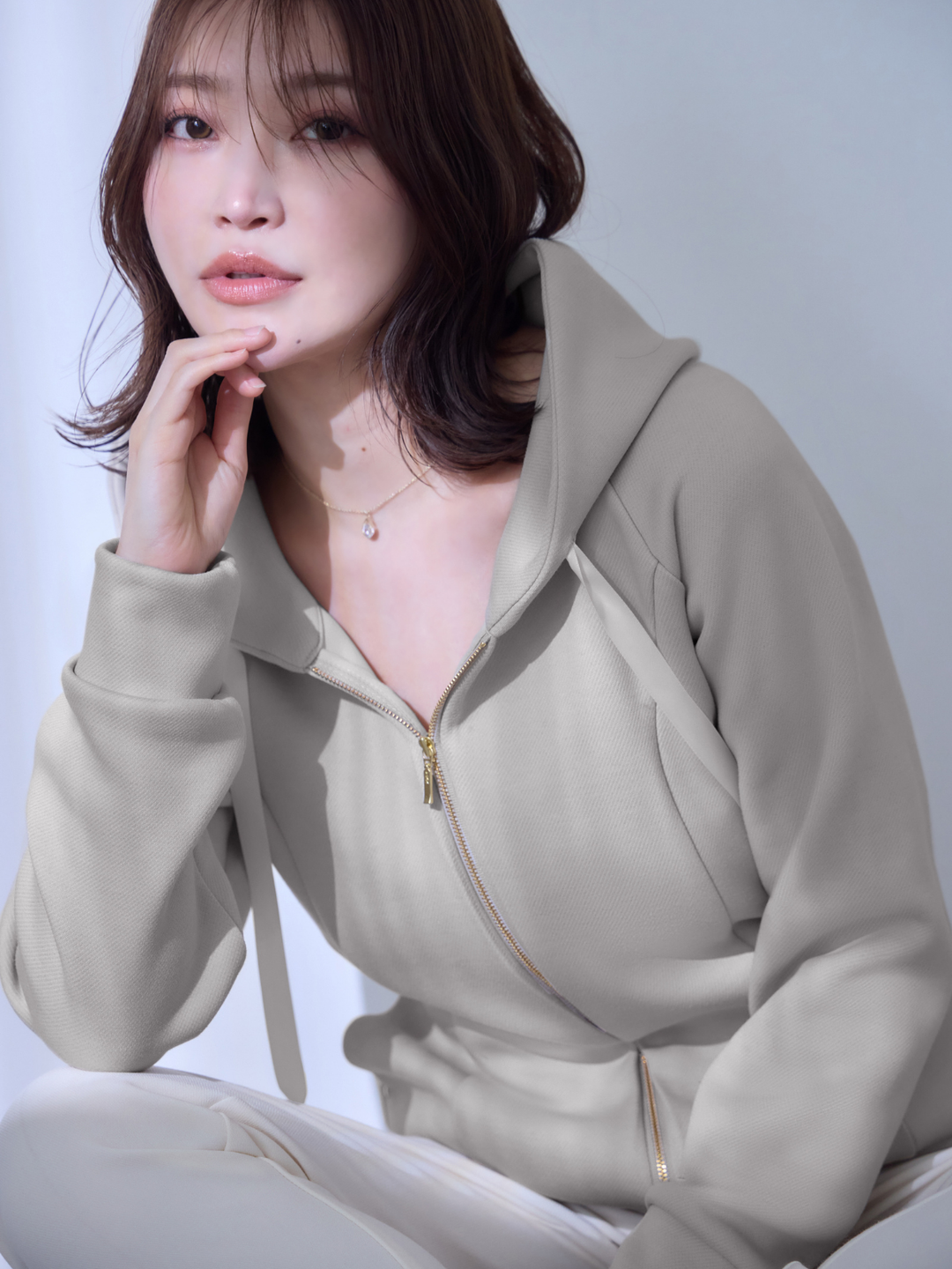 overE オーバーイー　ソフトダンボールパーカー U65 ホワイト ソフトダンボールパーカー：ホワイト│胸が大きな女性のための