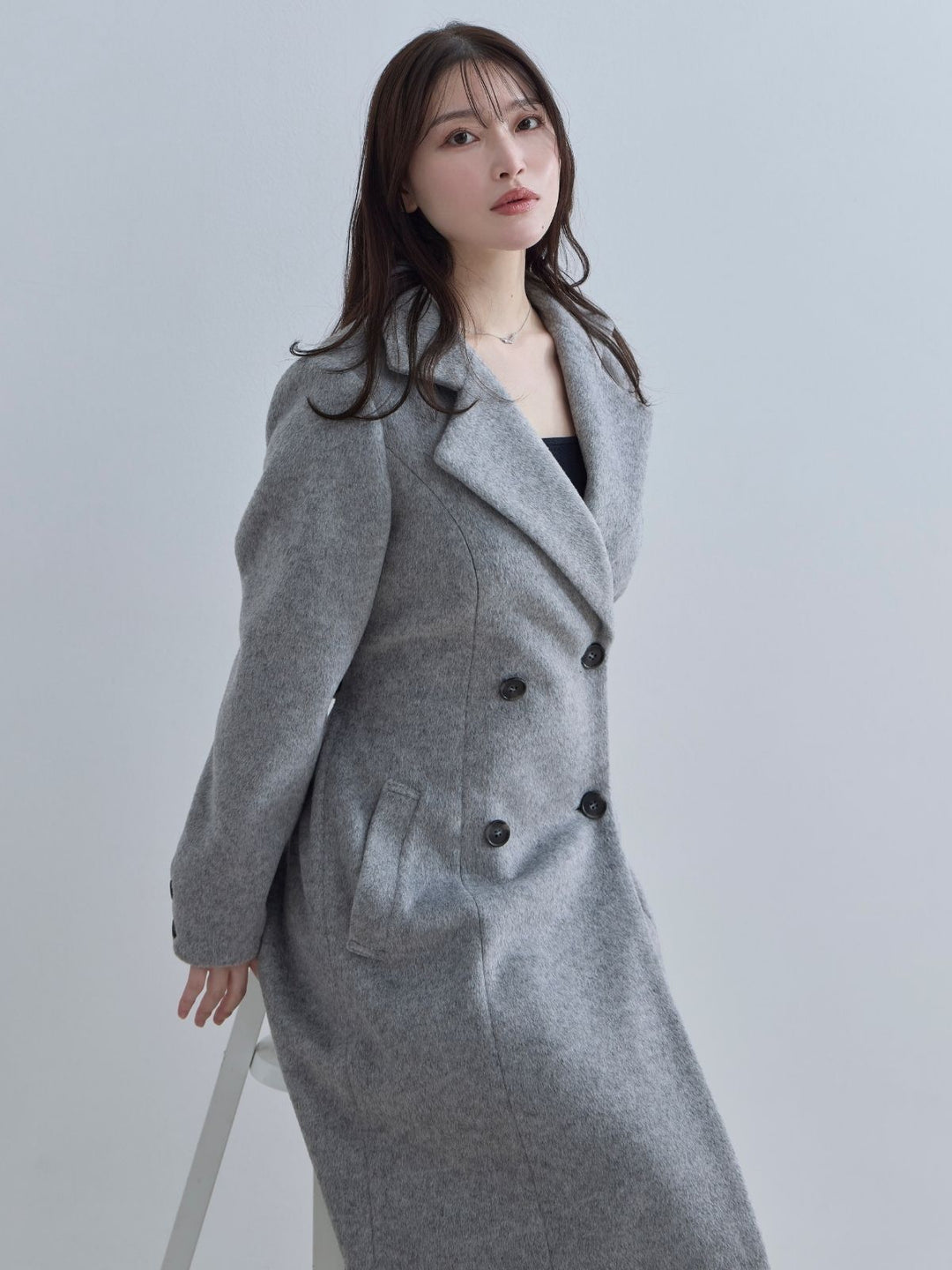 overE 完売品 2025AW ライトグレー チェスターコート 90 理想のチェスターコート 25AW：ライトグレー│胸が大きな女性のための