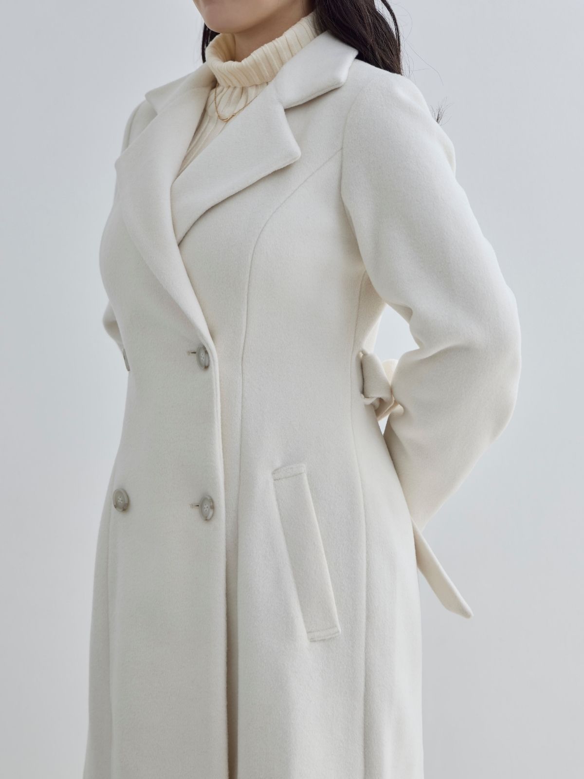 【新品・未着用 】 overE オーバーイー 理想のチェスターコート25AW90 理想のチェスターコート 25AW：オフホワイト│胸が大きな女性のための
