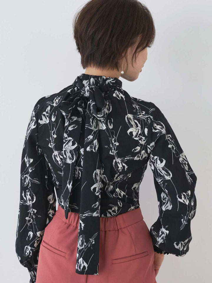 overE リボン付きタックネックブラウス 黒96 新品・未使用 リボン付きタックネックブラウス：ブラック│胸が大きな女性の