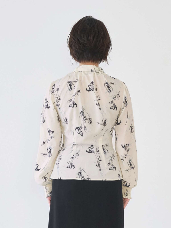 overE リボン付きタックネックブラウス 黒96 新品・未使用 リボン付きタックネックブラウス：ブラック│胸が大きな女性の