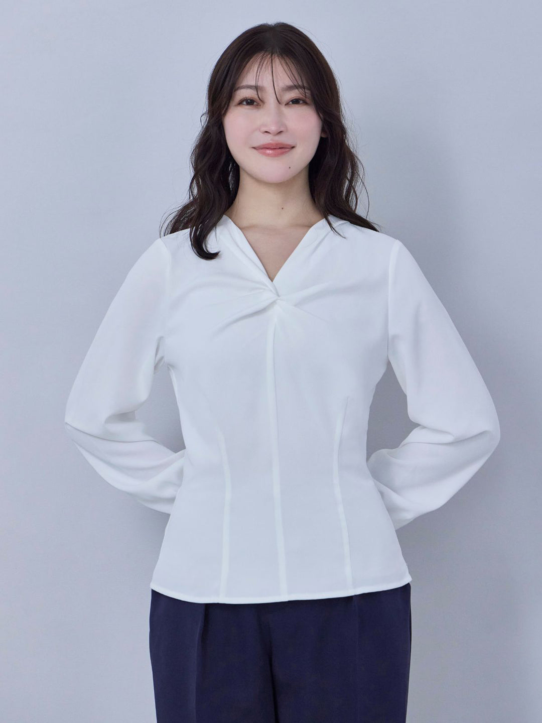 フロントツイストブラウス：ラベンダー│胸が大きな女性のための