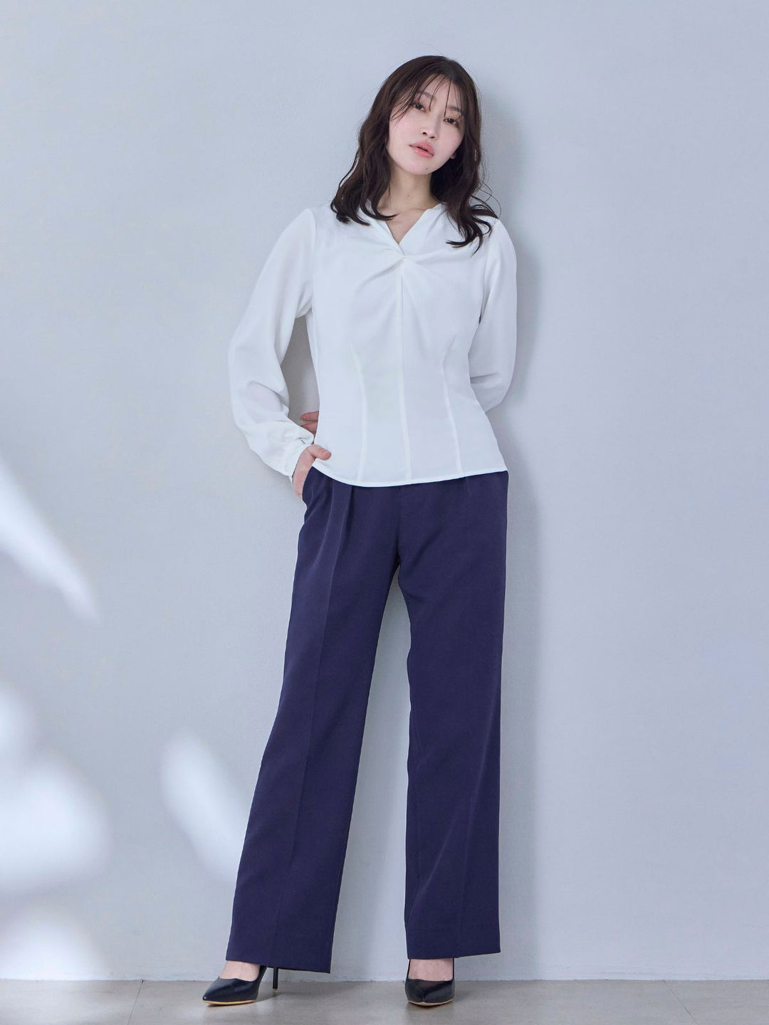 フロントツイストブラウス：ホワイト│胸が大きな女性のための