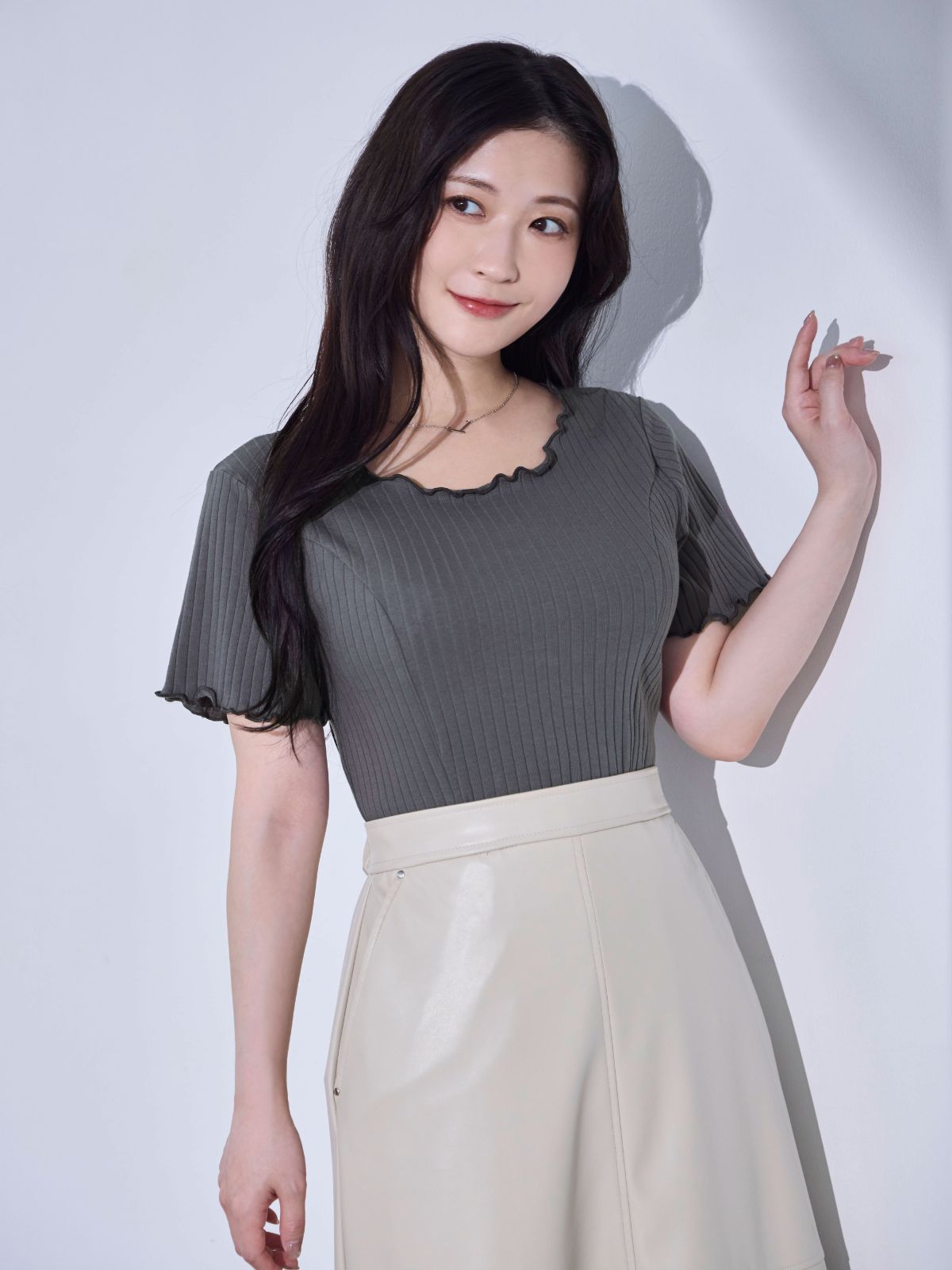 [8/28 22:00発売 期間限定 300円OFF]メローワイドテレコパネルカットソー：チャコール[102サイズ対応]