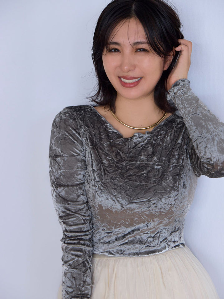 メロークラッシュベロアトップス：グレー│胸が大きな女性のための