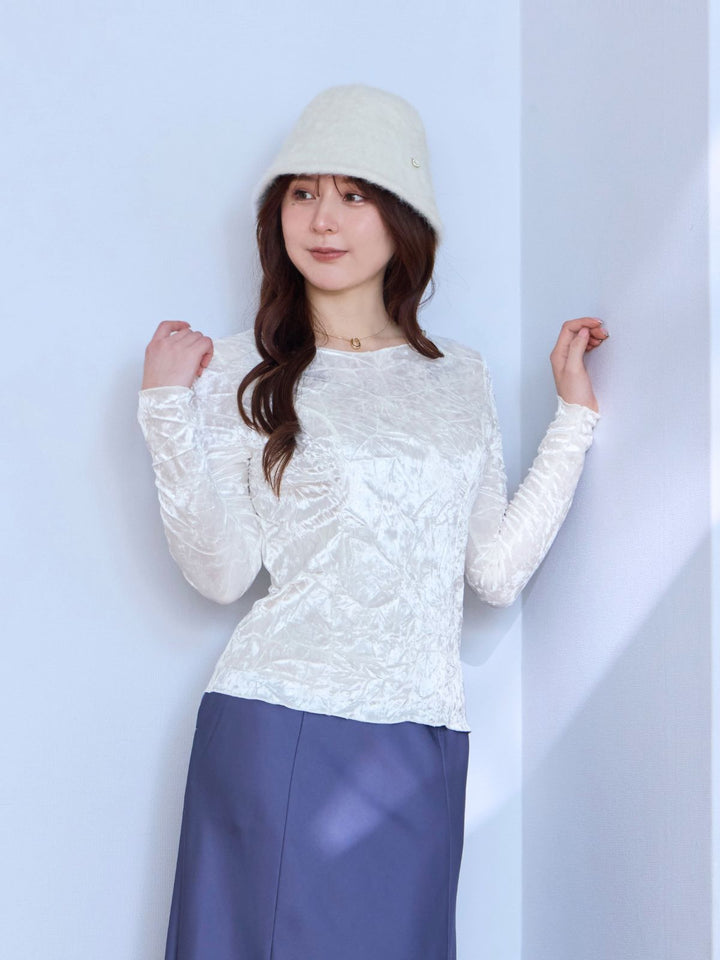 室内でのみ着用　overe メロークラッシュベロアトップス：ホワイト│胸が大きな女性の