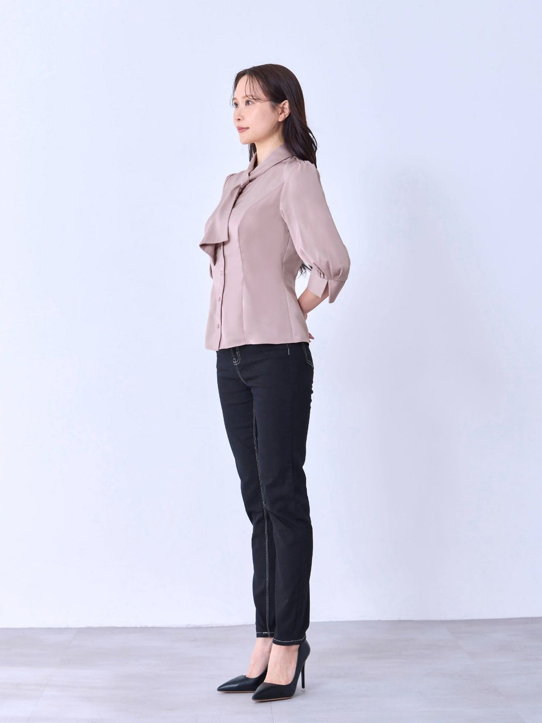 ループボウタイブラウス 25SS：くすみピンク│胸が大きな女性のための