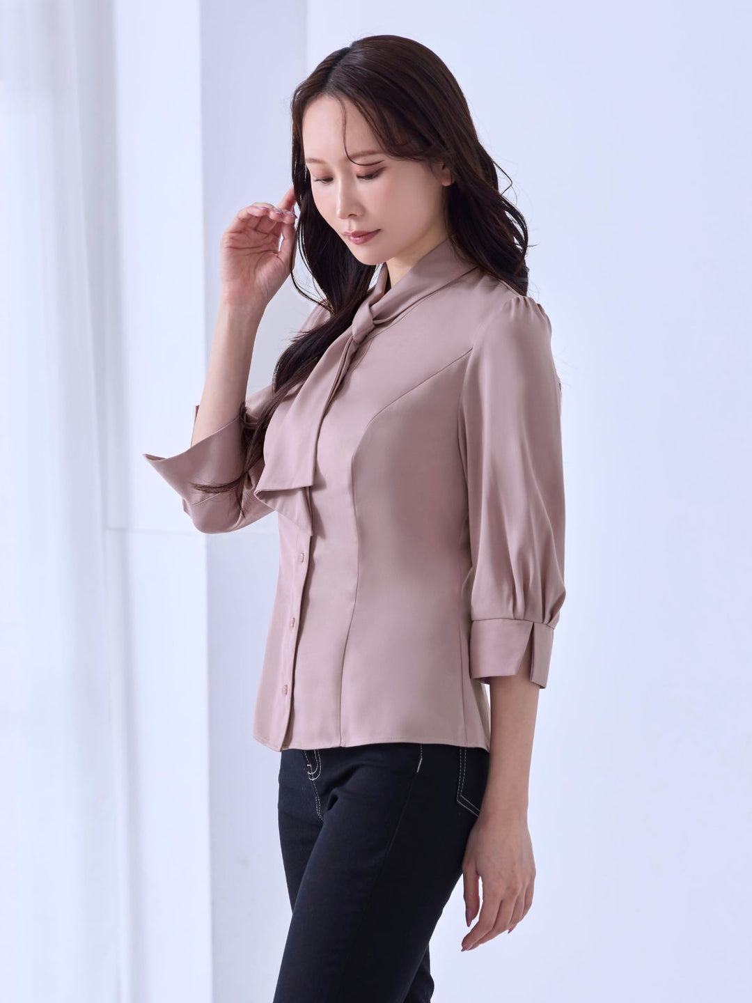 ループボウタイブラウス 25SS：くすみピンク│胸が大きな女性のための 